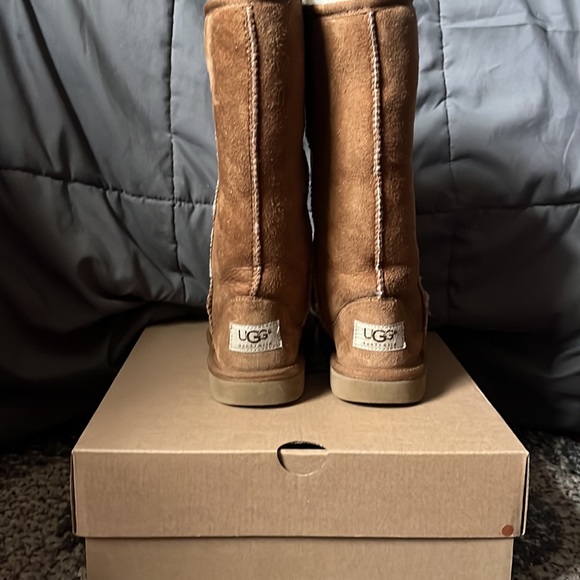 Uggs - Picture 4 of 5